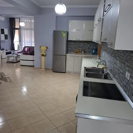 Delijorgji 2-bedroom Near Center Apartamento Tirana
